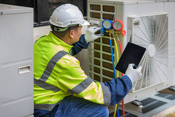 Professional Heat Pump Repair technician working in Bellflower, IL